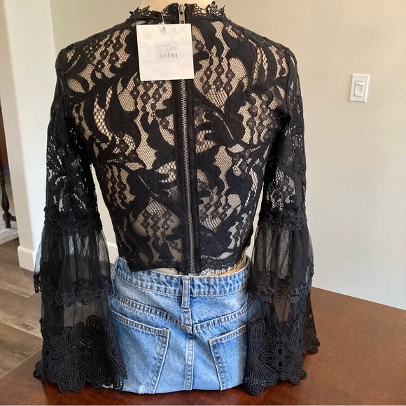NWT LF SEEK THE LABEL All Over Lace Top Size Small - Picture 2 of 14
